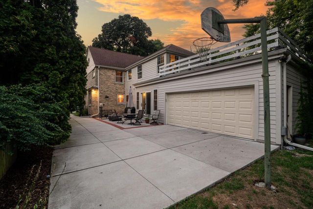 2630 N 88th STREET, Wauwatosa, WI 53226