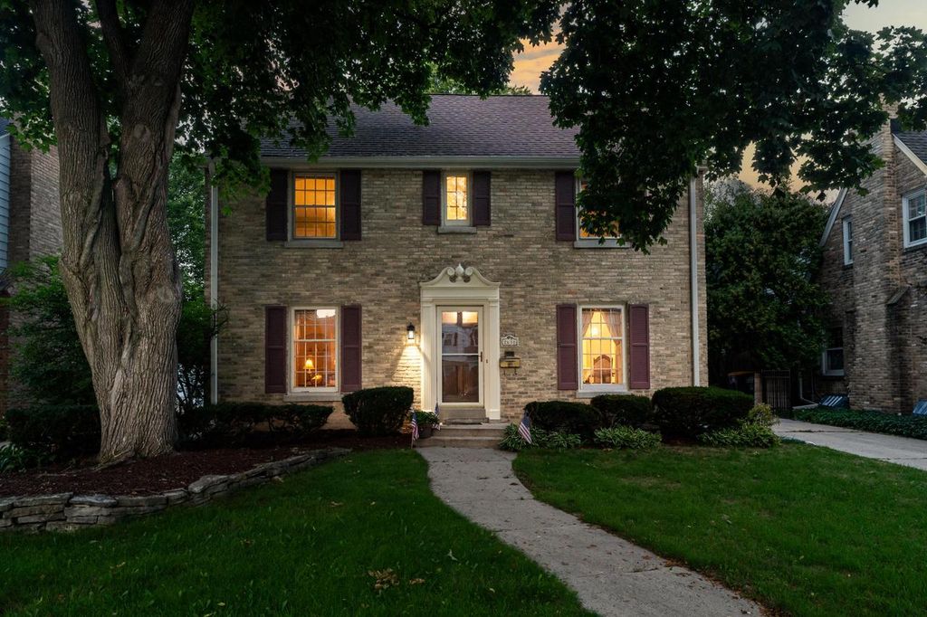2630 N 88th STREET, Wauwatosa, WI 53226