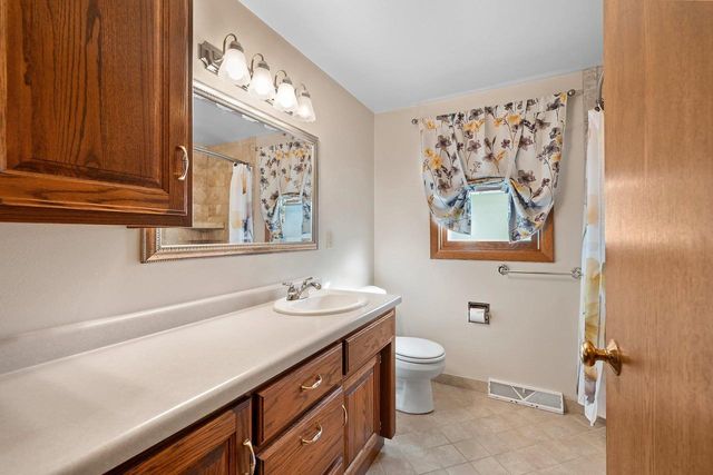 923 AMHART DRIVE, De Pere, WI 54115