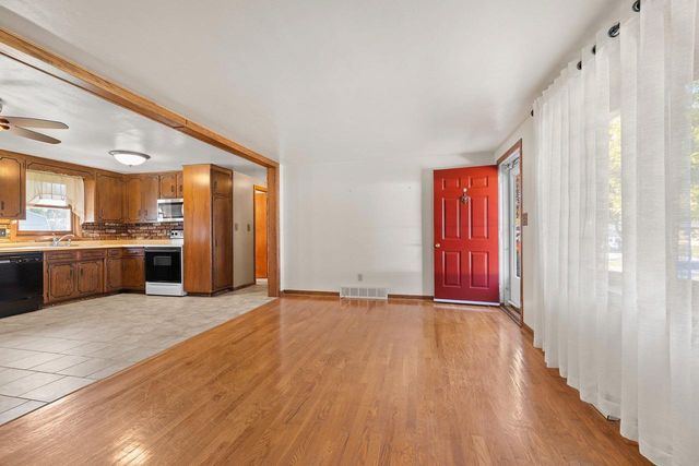 923 AMHART DRIVE, De Pere, WI 54115