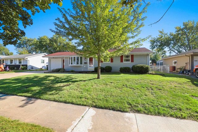 923 AMHART DRIVE, De Pere, WI 54115