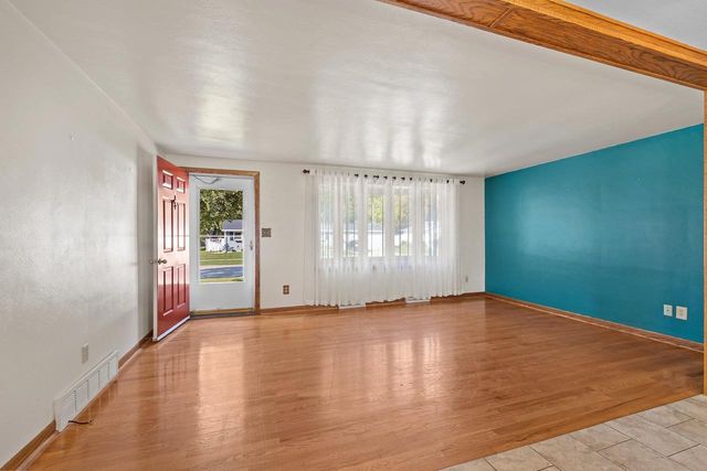 923 AMHART DRIVE, De Pere, WI 54115