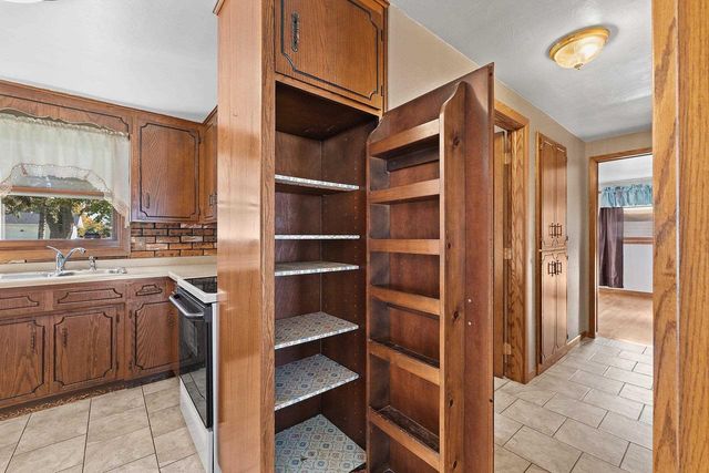 923 AMHART DRIVE, De Pere, WI 54115