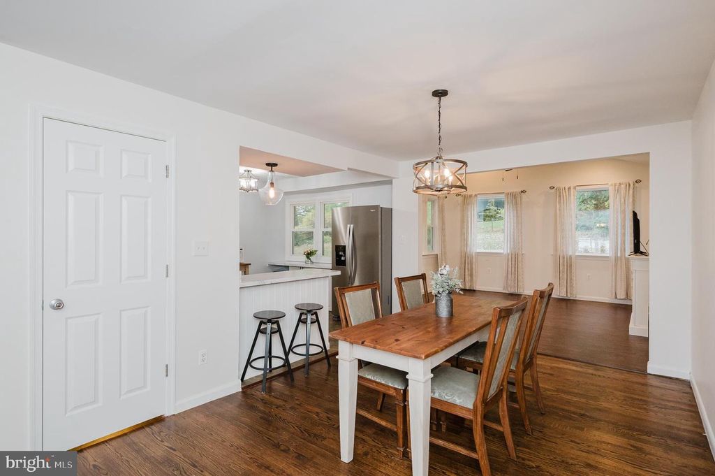 Image 10 of property listing at 1013 TRICKLING BROOK RD, Cockeysville, MD 21030