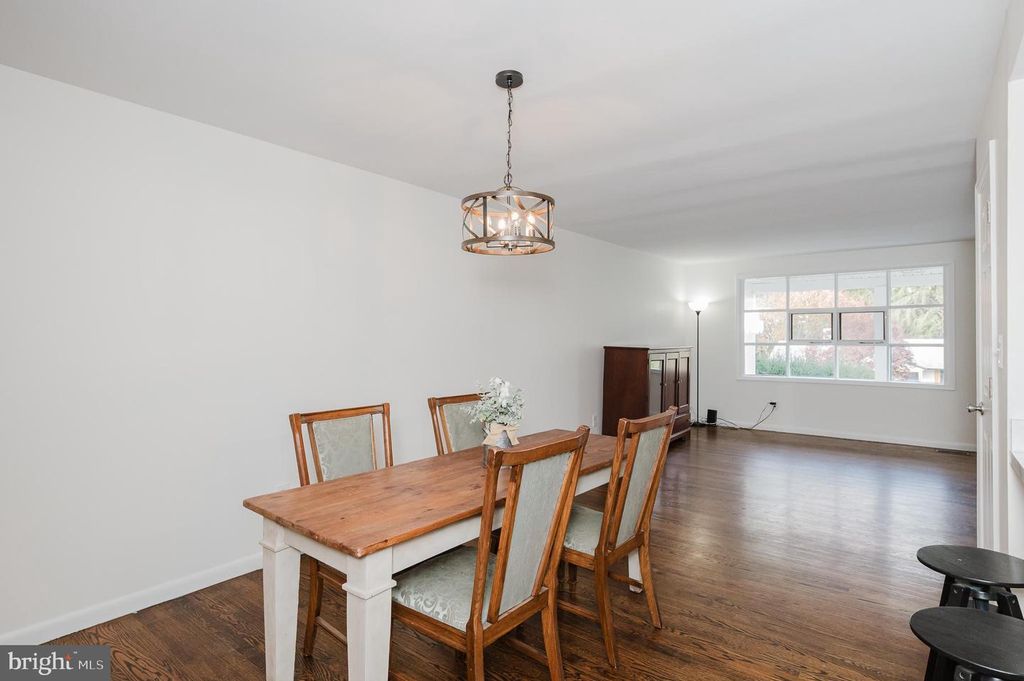 Image 11 of property listing at 1013 TRICKLING BROOK RD, Cockeysville, MD 21030