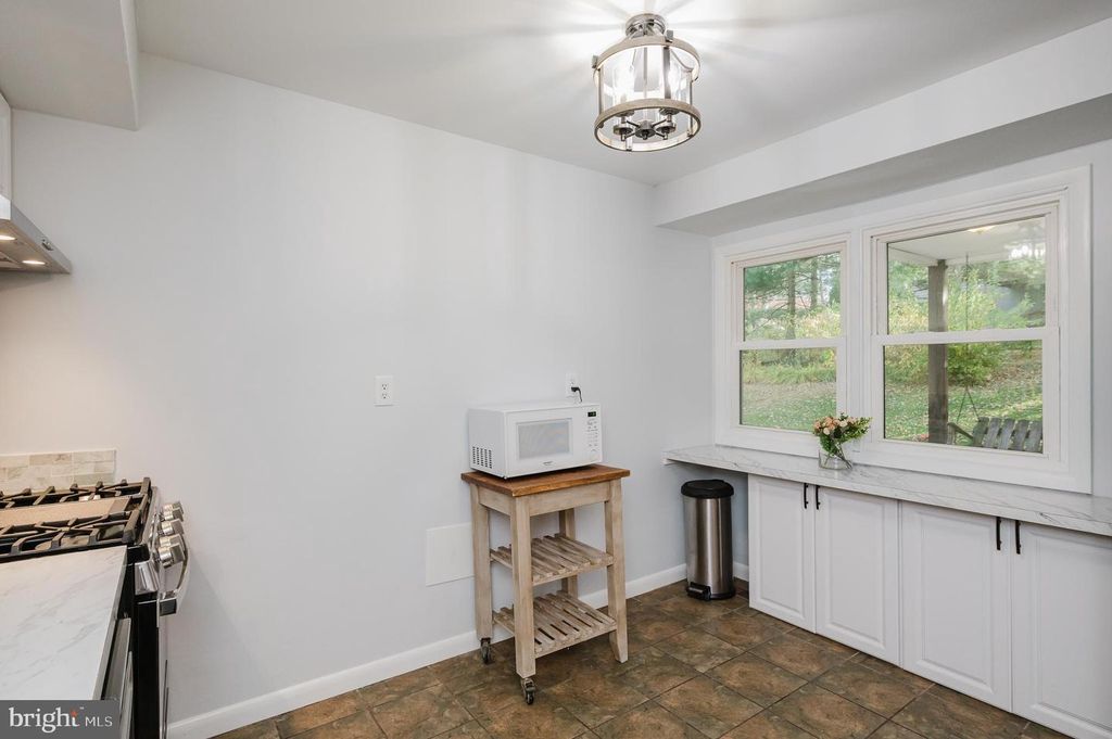 Image 18 of property listing at 1013 TRICKLING BROOK RD, Cockeysville, MD 21030
