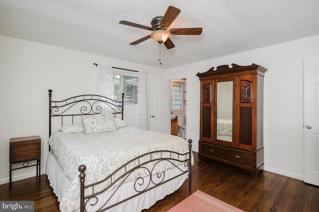 Image 24 of property listing at 1013 TRICKLING BROOK RD, Cockeysville, MD 21030