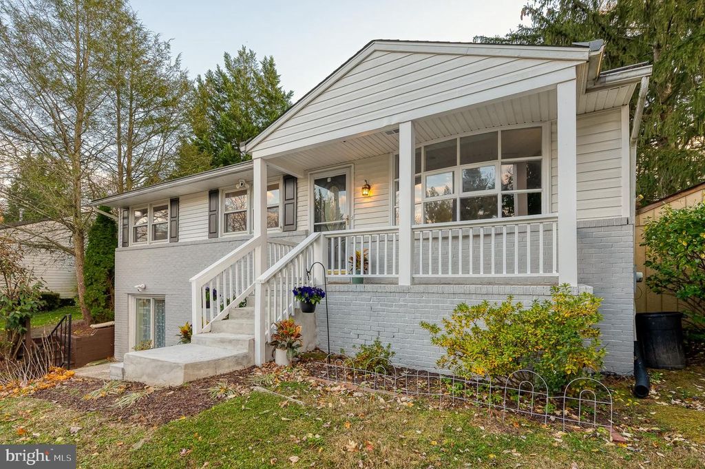 Image 3 of property listing at 1013 TRICKLING BROOK RD, Cockeysville, MD 21030