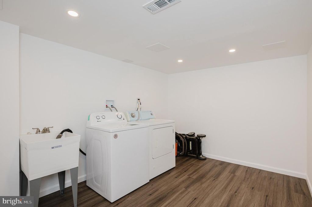 Image 37 of property listing at 1013 TRICKLING BROOK RD, Cockeysville, MD 21030