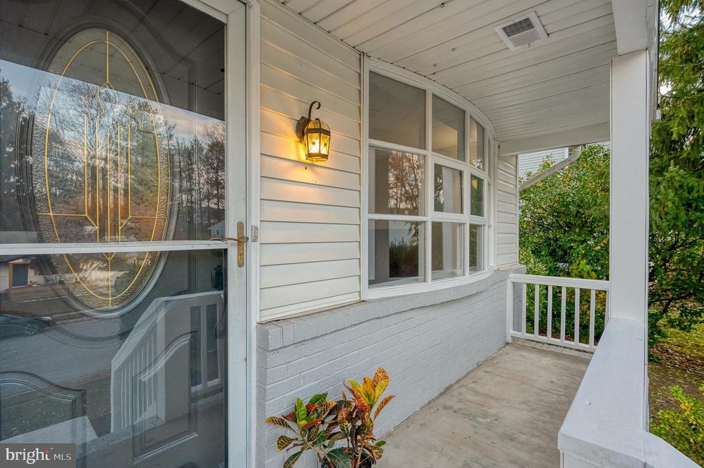 Image 4 of property listing at 1013 TRICKLING BROOK RD, Cockeysville, MD 21030