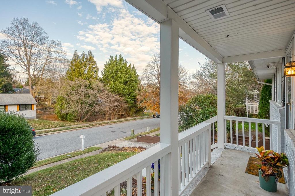 Image 5 of property listing at 1013 TRICKLING BROOK RD, Cockeysville, MD 21030