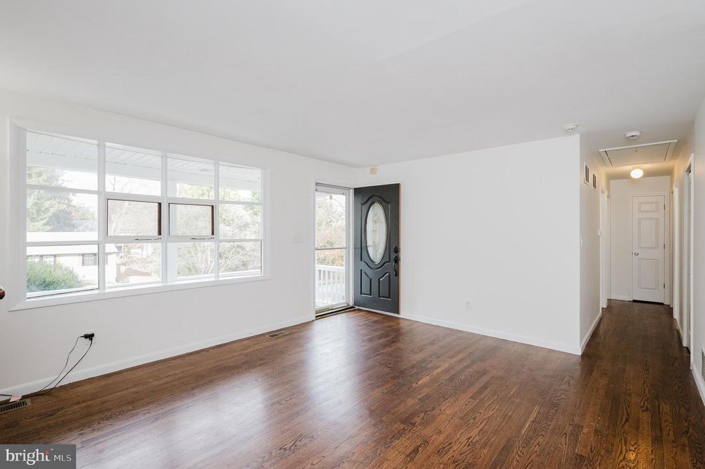 Image 8 of property listing at 1013 TRICKLING BROOK RD, Cockeysville, MD 21030