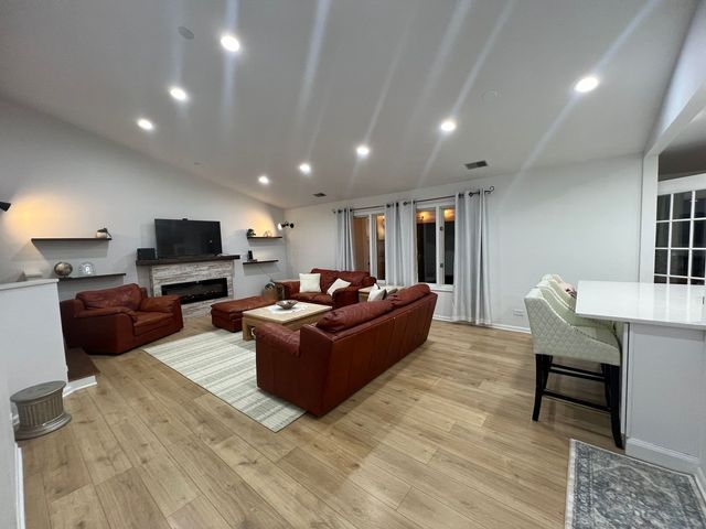 9808 Mill Drive W 2B, Palos Park, IL 60464