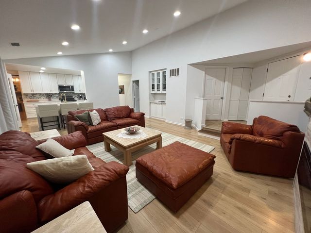 9808 Mill Drive W 2B, Palos Park, IL 60464