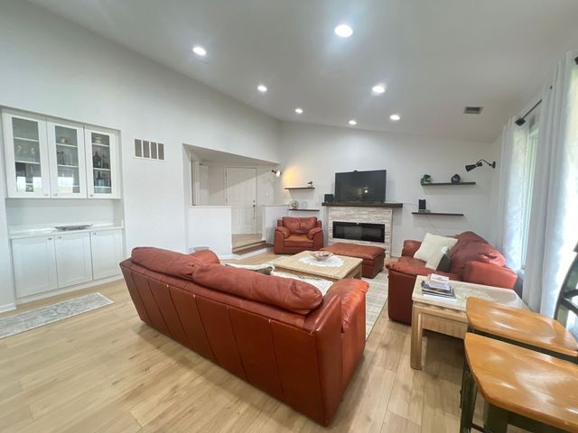 9808 Mill Drive W 2B, Palos Park, IL 60464