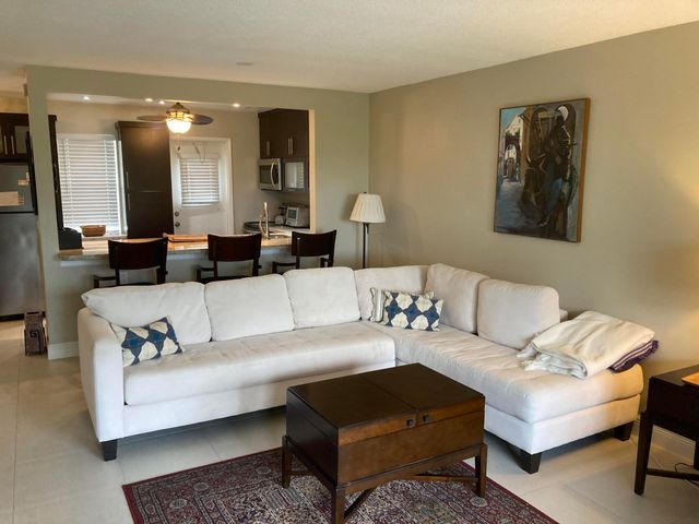 500 NE 14th Avenue NE 404, Hallandale Beach, FL 33009