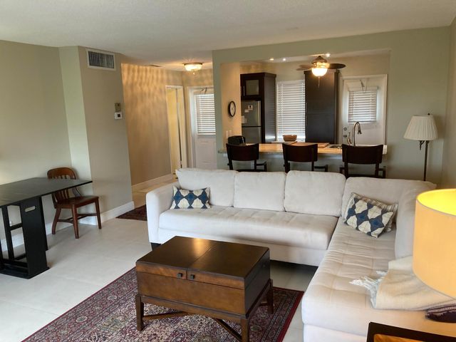 500 NE 14th Avenue NE 404, Hallandale Beach, FL 33009