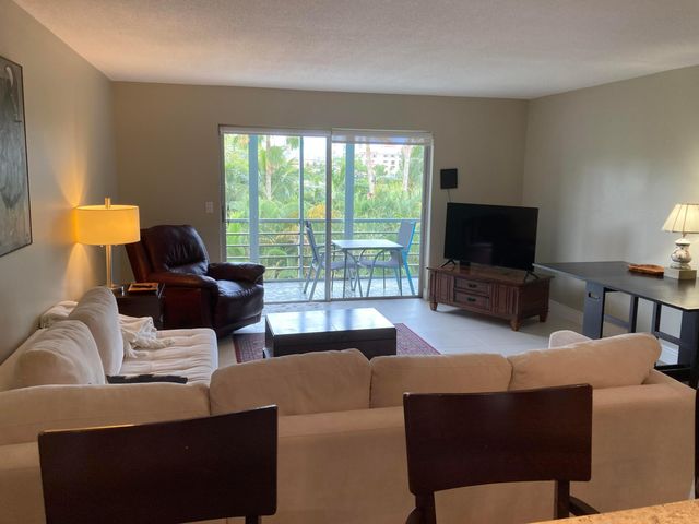 500 NE 14th Avenue NE 404, Hallandale Beach, FL 33009