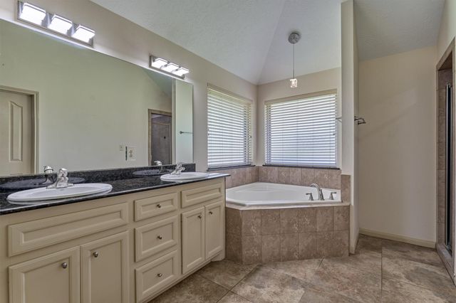 13511 Summer Hill Drive, Montgomery, TX 77356