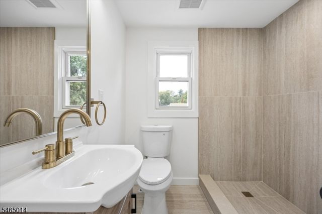 52 Huemmer Ter, Clifton City, NJ 07013