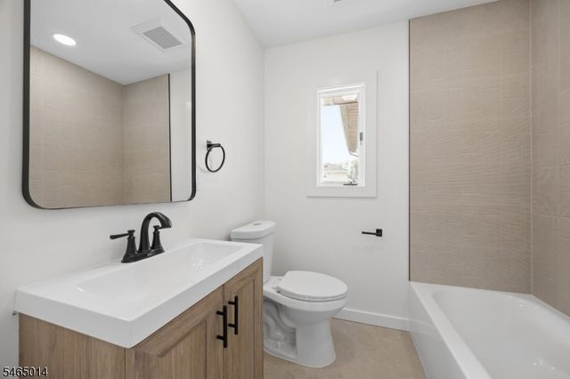 52 Huemmer Ter, Clifton City, NJ 07013