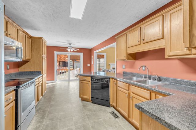 1017 Crystal Bear Trl, Murfreesboro, TN 37128