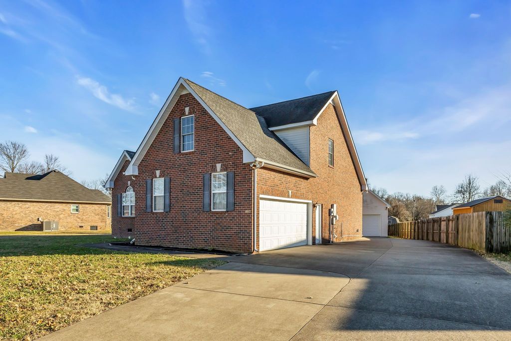 1017 Crystal Bear Trl, Murfreesboro, TN 37128