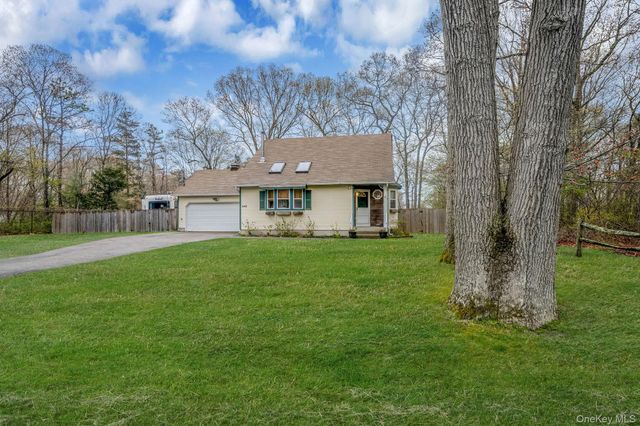 248 Revilo Avenue, Shirley, NY 11967