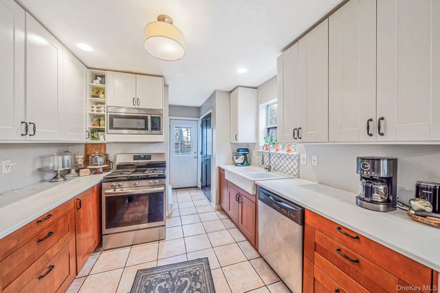 248 Revilo Avenue, Shirley, NY 11967