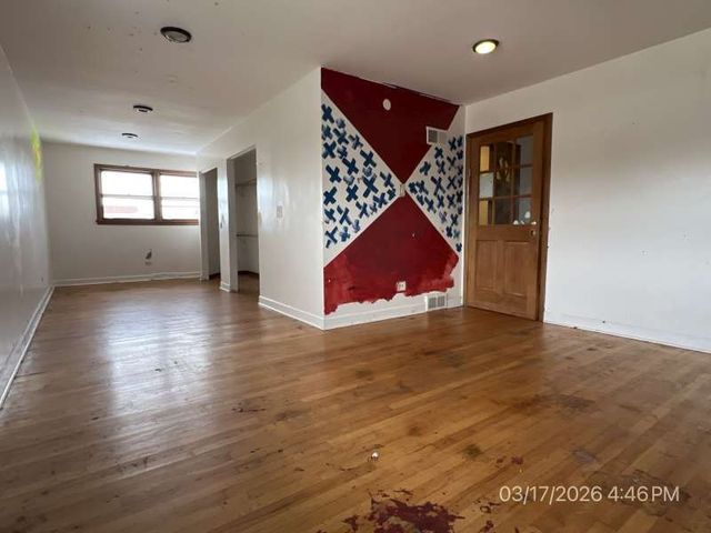 9128 S Komensky Avenue, Oak Lawn, IL 60453