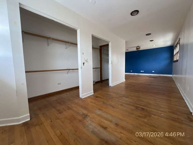 9128 S Komensky Avenue, Oak Lawn, IL 60453