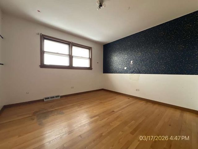 9128 S Komensky Avenue, Oak Lawn, IL 60453