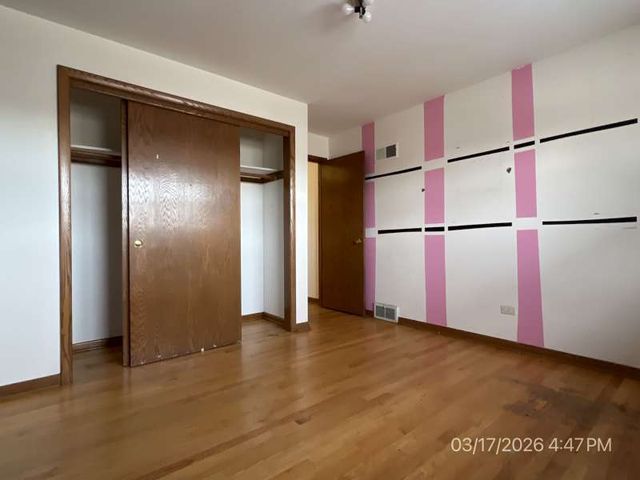 9128 S Komensky Avenue, Oak Lawn, IL 60453