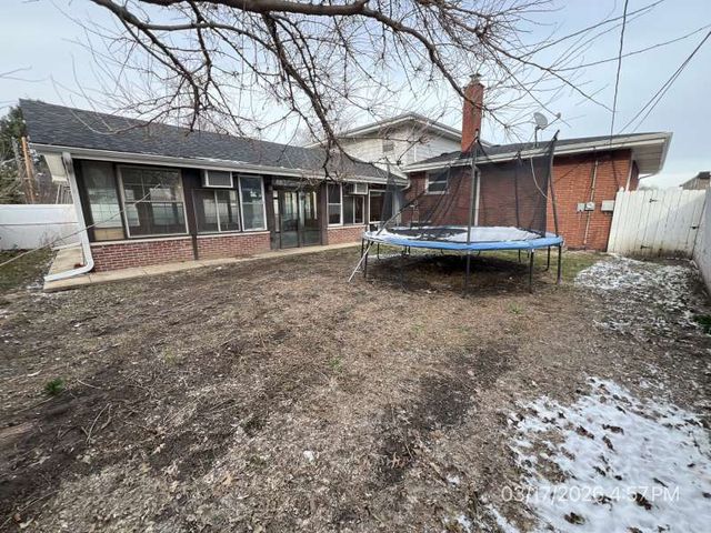 9128 S Komensky Avenue, Oak Lawn, IL 60453