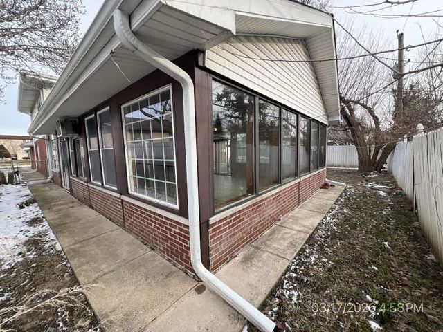 9128 S Komensky Avenue, Oak Lawn, IL 60453