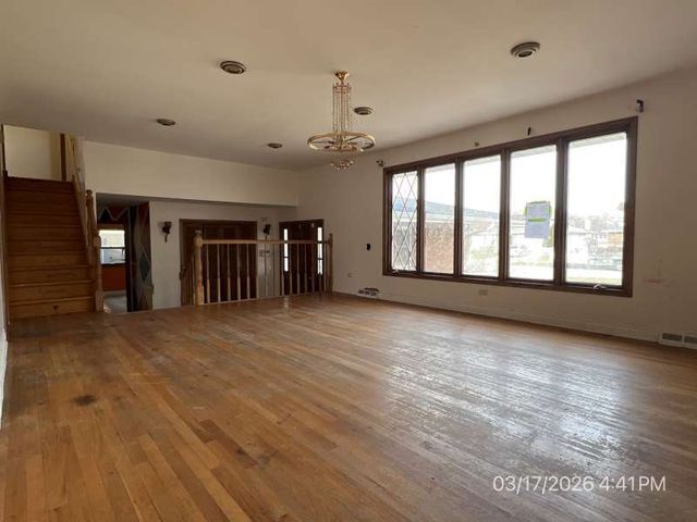 9128 S Komensky Avenue, Oak Lawn, IL 60453