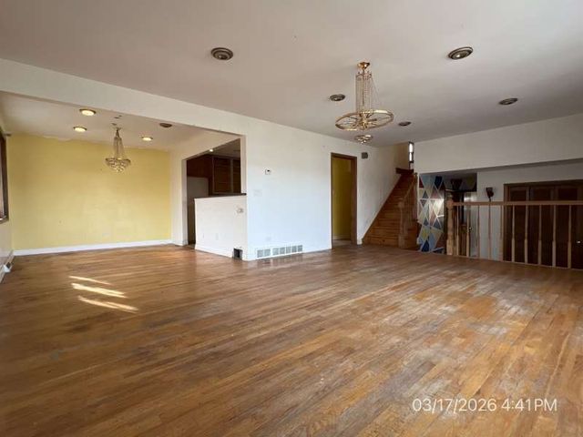 9128 S Komensky Avenue, Oak Lawn, IL 60453