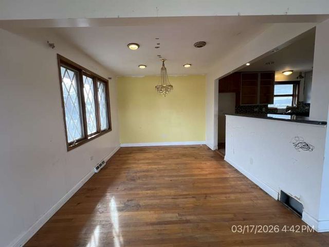 9128 S Komensky Avenue, Oak Lawn, IL 60453