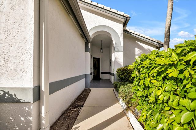 5568 American Circle, Delray Beach, FL 33484