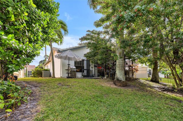 5568 American Circle, Delray Beach, FL 33484