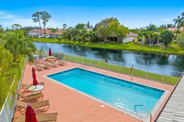 5568 American Circle, Delray Beach, FL 33484