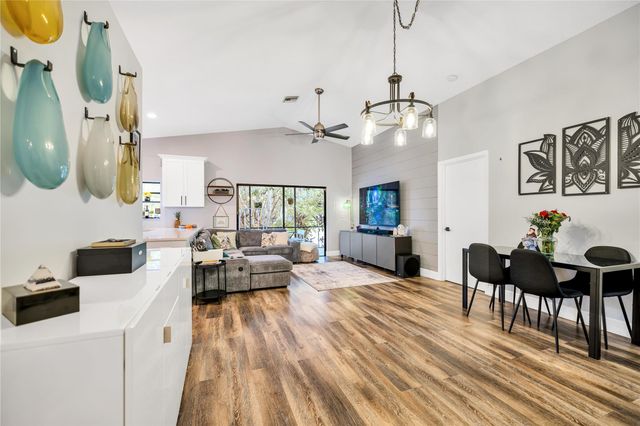 5568 American Circle, Delray Beach, FL 33484