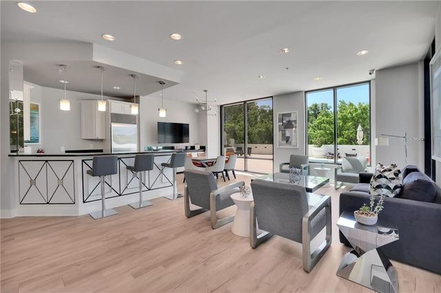 2828 Peachtree Road NW 1901, Atlanta, GA 30305