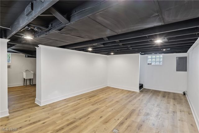 670 Comstock Street NW, Warren, OH 44483