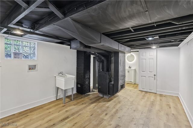 670 Comstock Street NW, Warren, OH 44483