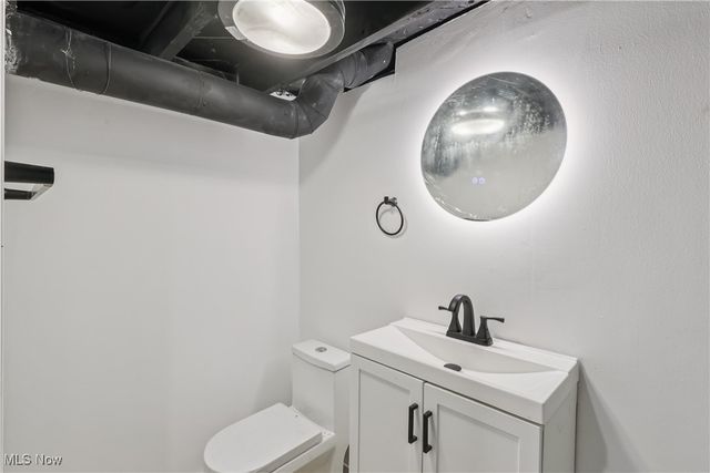 670 Comstock Street NW, Warren, OH 44483