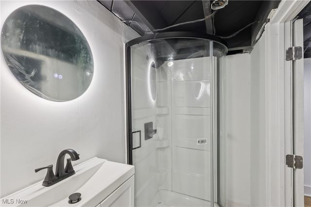 670 Comstock Street NW, Warren, OH 44483