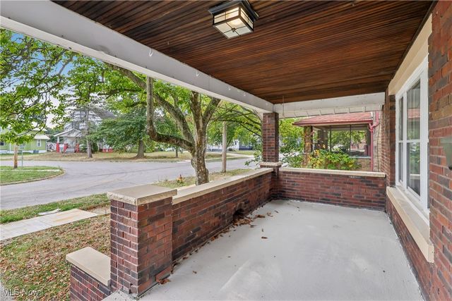 670 Comstock Street NW, Warren, OH 44483