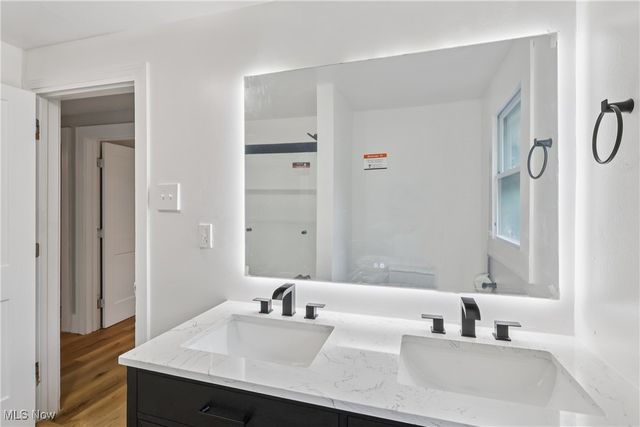 670 Comstock Street NW, Warren, OH 44483