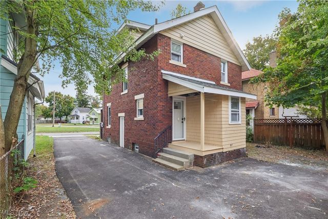 670 Comstock Street NW, Warren, OH 44483